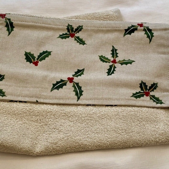 New Holly Berry Roller towel - Picture 2 of 2
